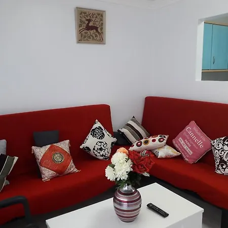 Deluxe Yumbo Apartment